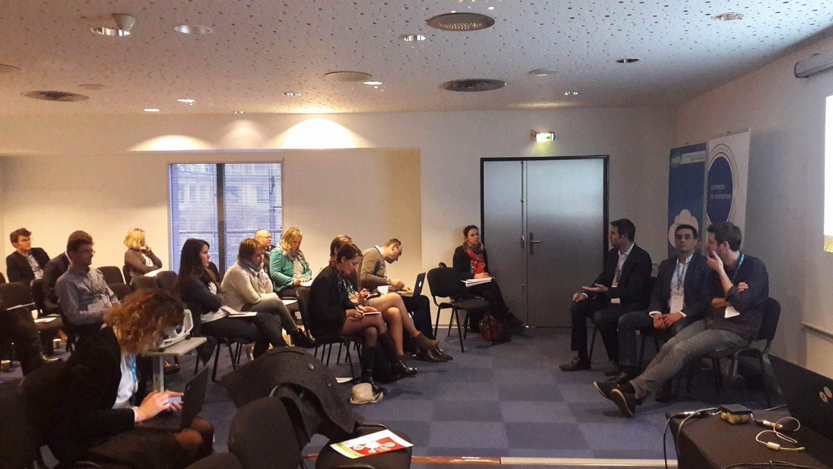 reseaualliances's tweet photo. Atelier #rev3days @reseaualliances sr l'#économiedelafonctionnalité & #coopération avec @paniersdelea @Textifloor #flexink @rev3 https://t.co/xtpw8aiZjr