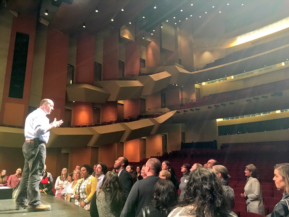 BayleePulliam's tweet photo. Touring @KyCtrArts with @leadlouisville. #artis #leadlou https://t.co/FIDHNqFDdh