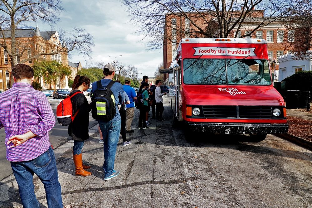madeforfood's tweet photo. Right on University of Alabama! Food trucks now available on campus | The Crimson White https://t.co/XQGDSPDg8S https://t.co/vgSOiil445