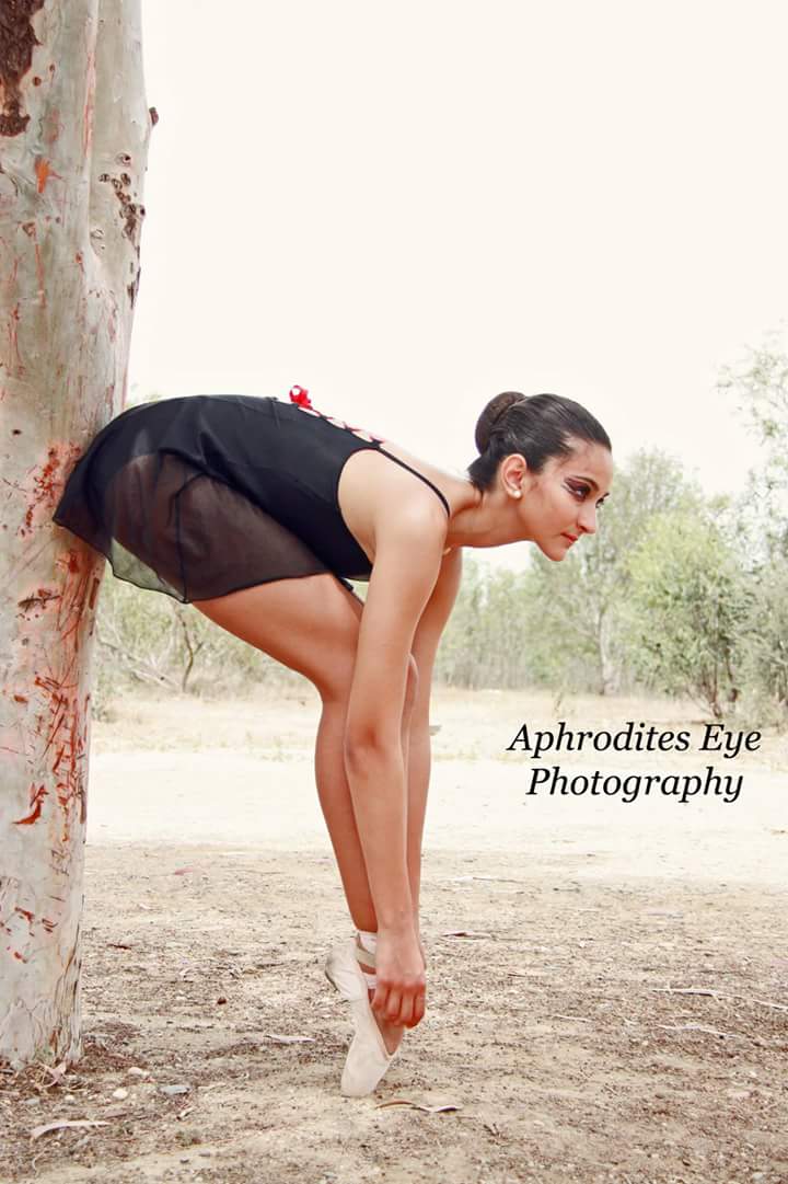 aphroditeseye's tweet photo. Aphrodites eye now Lorraine hall photography!! #ballet #BlackSwan #extraordinary #followyourdreams #work #love #tbt #ThrowbackThursday https://t.co/6vm82gZKJ5
