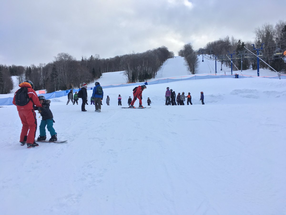 lyceeclaudel's tweet photo. Elèves de 6ème @lyceeclaudel en camp de #ski #MontBlanc #tremblant. Beaucoup de neige, température fraîche et soleil ardent au rendez-vous! https://t.co/nEMkDMiW3i