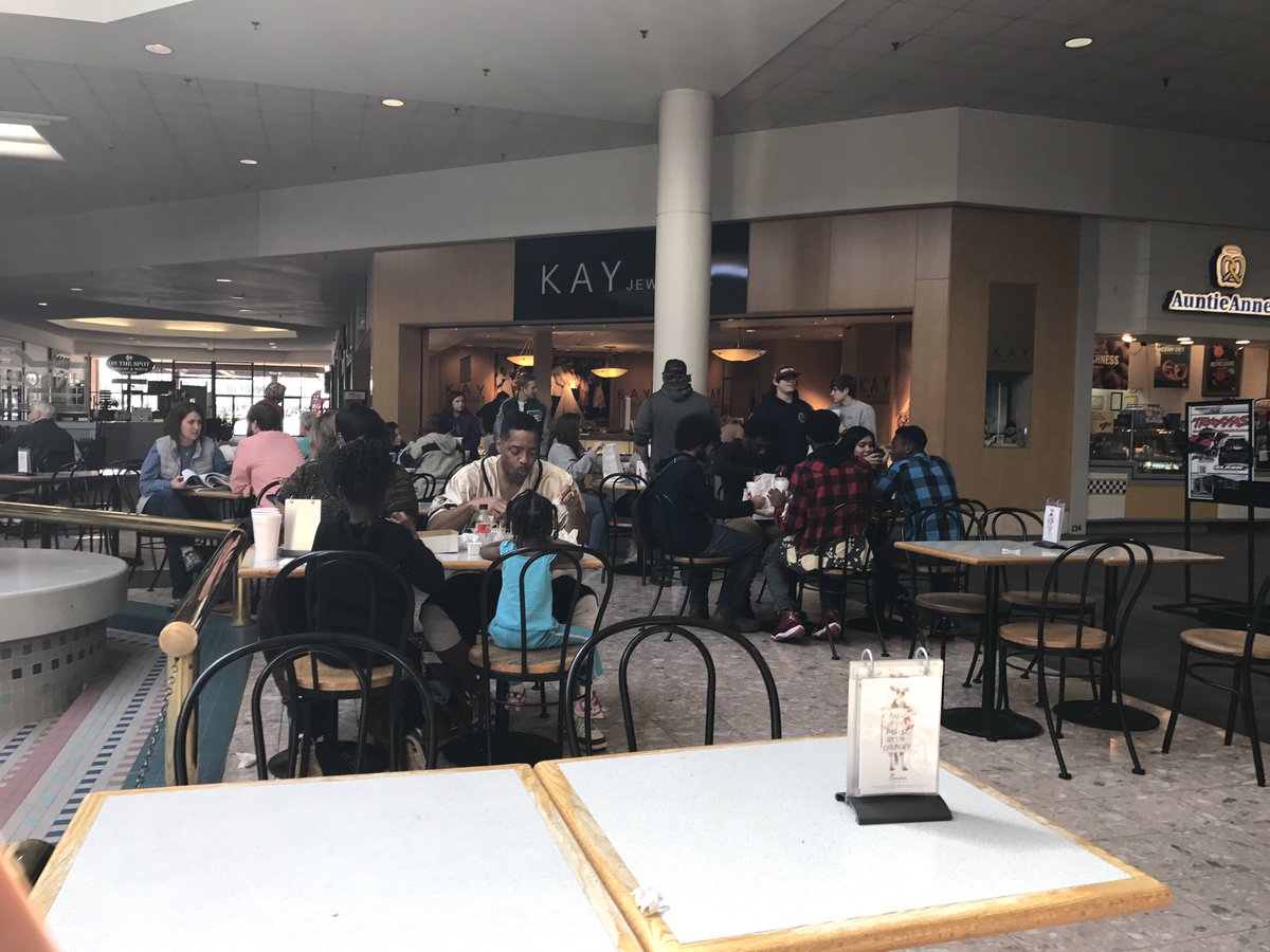 PataulaAcademy's tweet photo. PCA high school students enjoying some history and a day out of the classroom with a trip to see #HiddenFigures https://t.co/Y82YYgZHc0