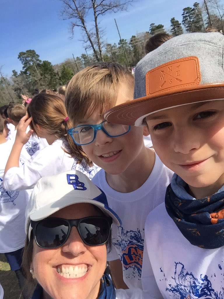 mslabone's tweet photo. Awesome APEX Fun Run! Way to go BBES! @bearbranchelem #runwithbbe https://t.co/qY75rTRzzJ