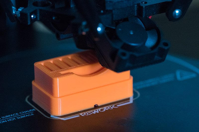 jipitech's tweet photo. Boîte de rangement pour cartes micro SD - étape 3 :  après la créa, l'impression #MicroDeltaRework @emotiontech #imprimante3D https://t.co/hH9IB8706I