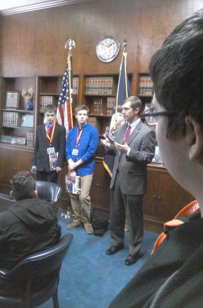 DarkWingCarter's tweet photo. @PALSinKY @KYYouth students meeting with the Attorney General #CADKY2017 https://t.co/G2MhH2Kam3