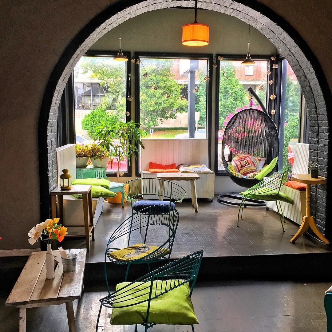 coffee + book + this corner <a href="/atmalogy/">atmalogy</a>? Who needs #romance anyways? (📷: lindseyjoy09) #LoewsVanderbilt #Nashville #PlacesWeLOVE