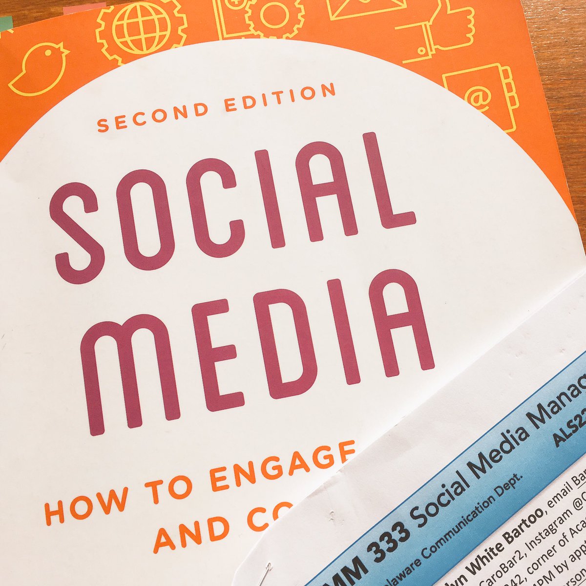 CaroBar2's tweet photo. .@MediaMeredith @PRSSA_UD Teaching #social media again. Prep: mega tweet flurries ahead!Update #udcomm318 now #BartooSocial for #superfans https://t.co/qPc5MCXSUF