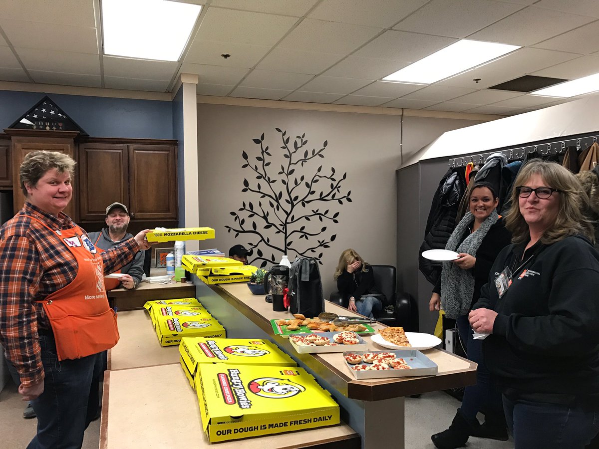 2743 is loving National Pizza 🍕 Day!!! #mwfeb2017 @SallyGansiorTHD @asm212230