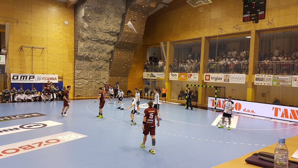 LuiggiGrcman's tweet photo. .@RdRibnica vs. @FuechseBerlin. Največja tekma v zgodovini mesta. https://t.co/htTPSKXrj6