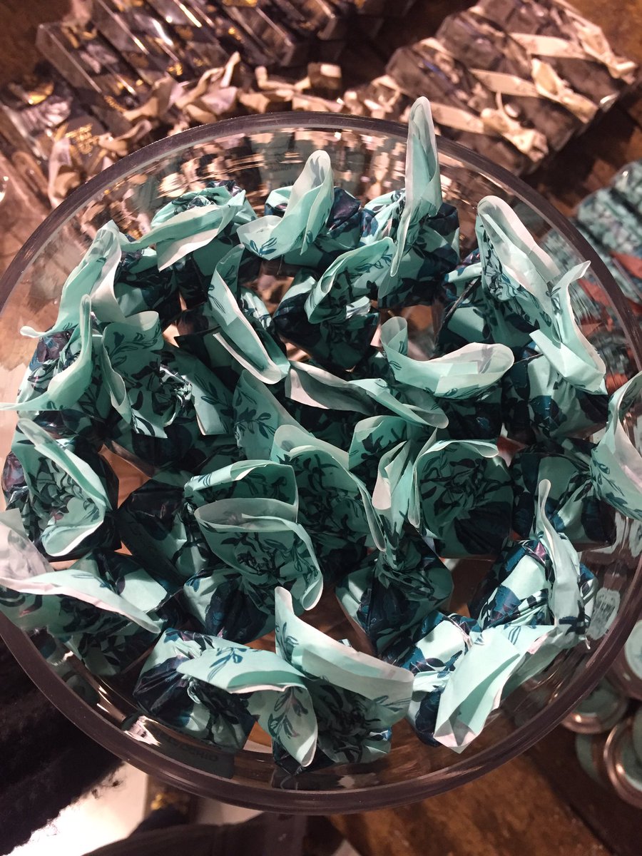 viaggiandofood's tweet photo. Questo è il tartufo de #laperladitorino che ha vinto il #granprix e vi aspetta al #salonduchocolat per lasciarvi sbalorditi ed impressionati https://t.co/P7LA4p8Ogz