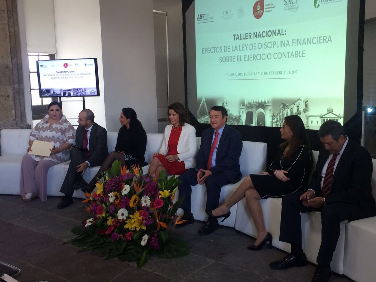 hectorperezpart's tweet photo. Un gusto recibir a funcionarios fiscales de diferentes Entidades Federativas quienes recibirán de expertos economistas #LDFM https://t.co/71YfeNvrRg