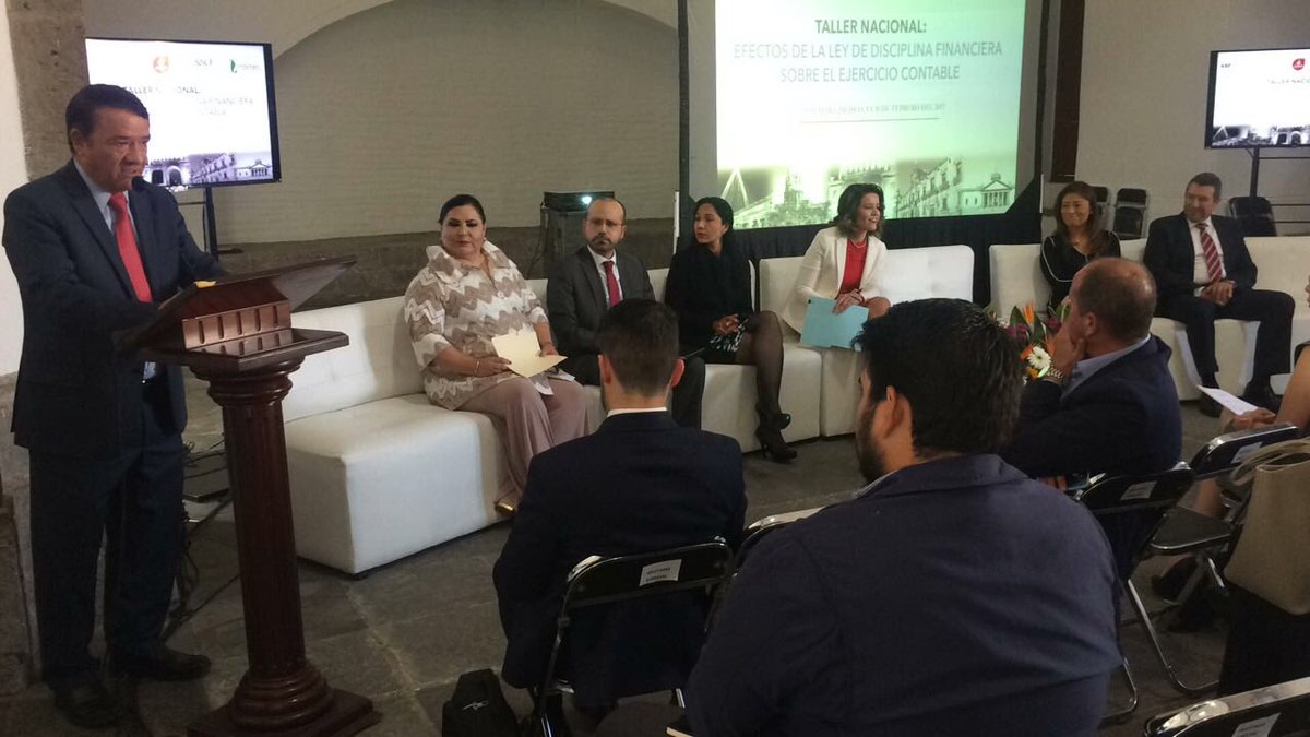 hectorperezpart's tweet photo. Un gusto recibir a funcionarios fiscales de diferentes Entidades Federativas quienes recibirán de expertos economistas #LDFM https://t.co/71YfeNvrRg