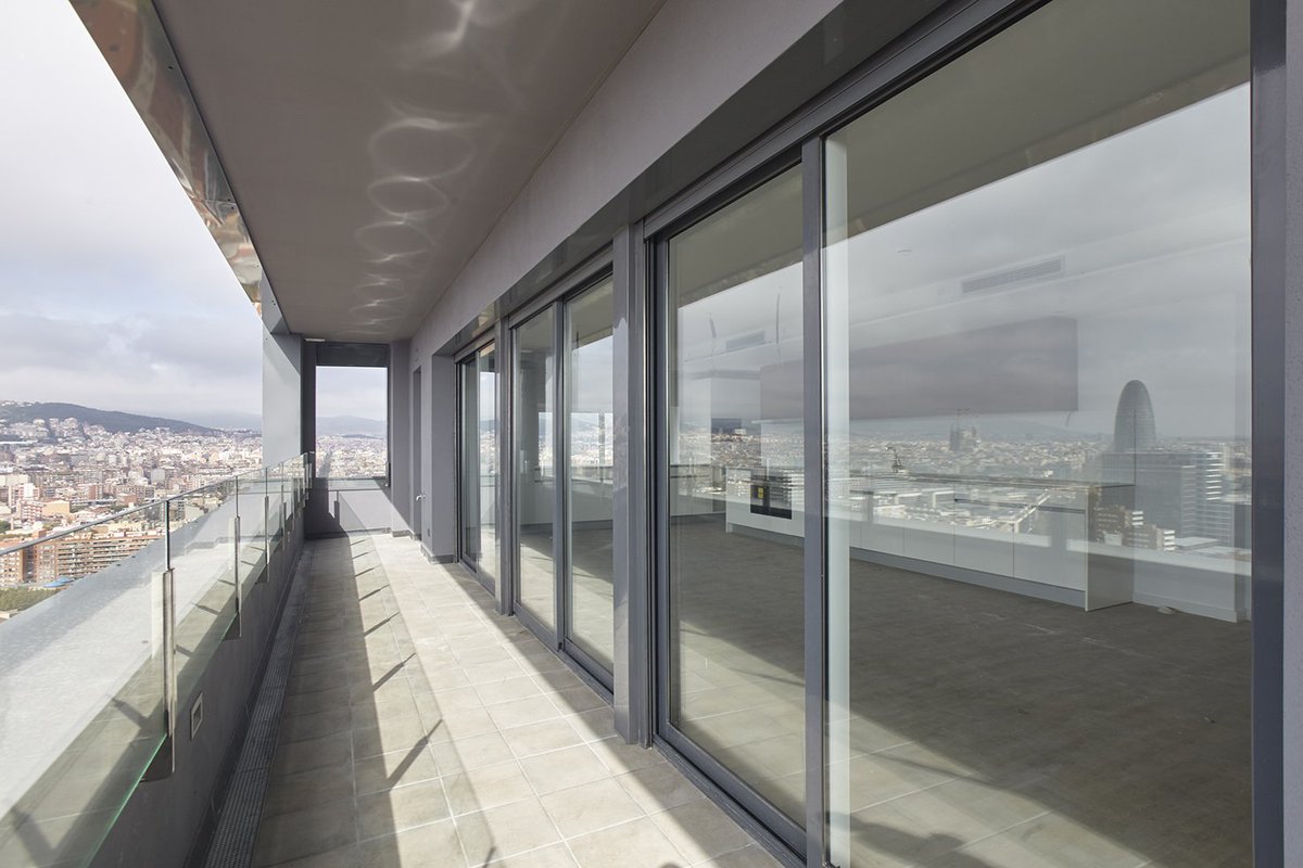 cortizo_es's tweet photo. Ventanas #4200Corredera y #COR60 de #CORTIZO en la Torre Diagonal Corp de Barcelona de @MolinerOffice #JuevesDeArquitectura https://t.co/07eywfqQmh