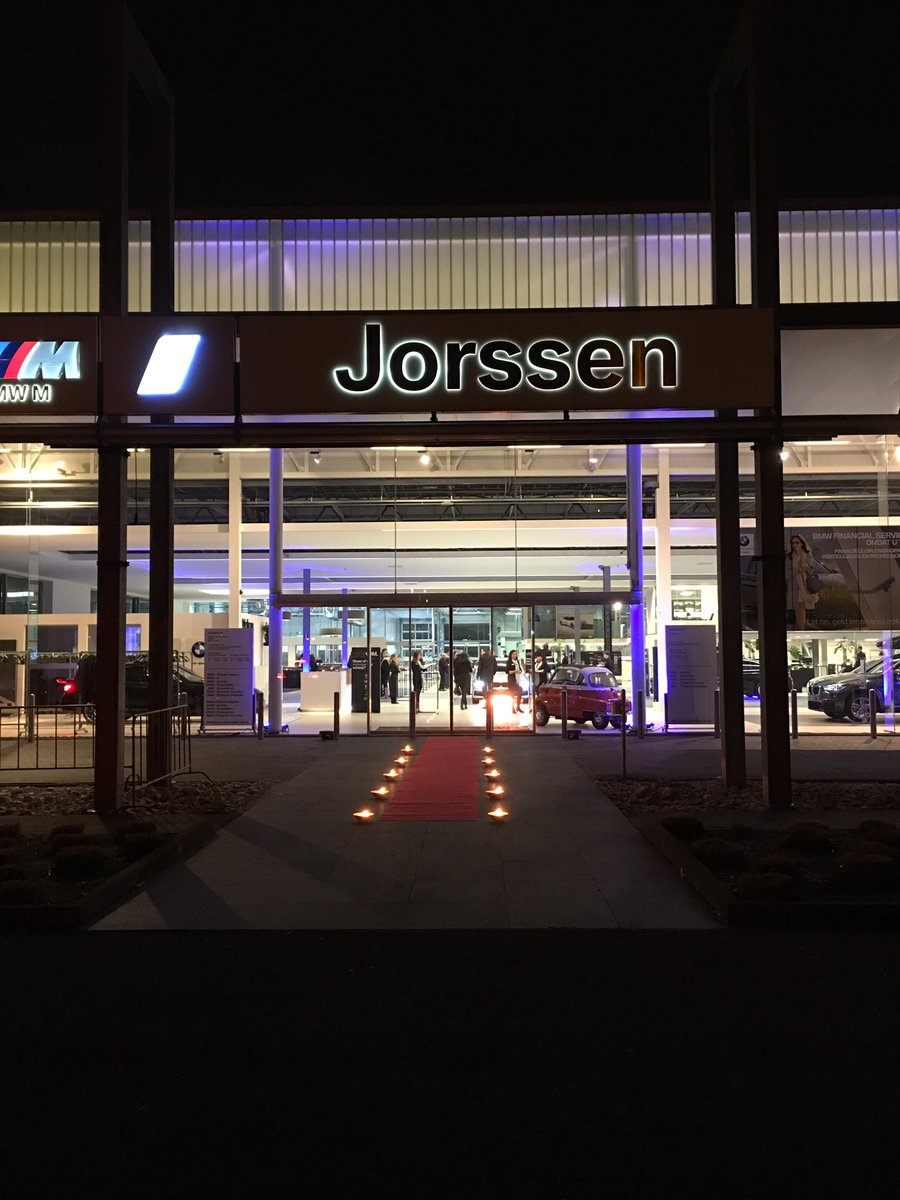 anneguffens's tweet photo. Veel succes Bmw Jorssen met de lancering van de 5 reeks. 
#belevingsavond
#begeuren https://t.co/uey8JfAAnc