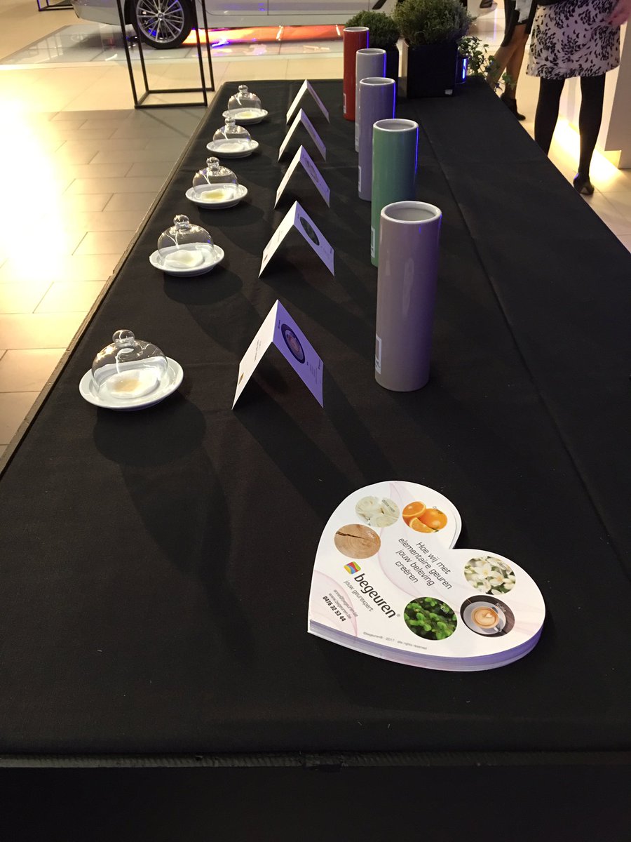 anneguffens's tweet photo. Veel succes Bmw Jorssen met de lancering van de 5 reeks. 
#belevingsavond
#begeuren https://t.co/uey8JfAAnc