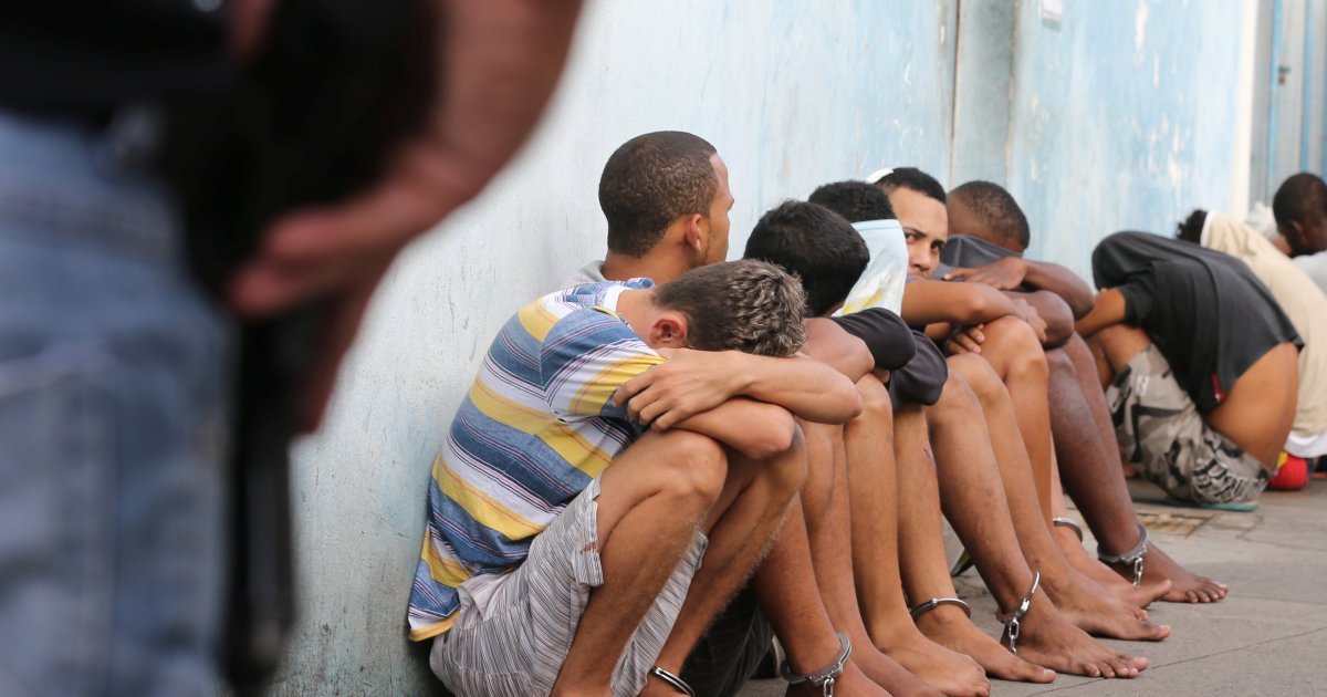 huffpostbrasil's tweet photo. OPINIÃO: "Quantas vidas perdidas valem o aumento que a PM do ES quer?" https://t.co/ykvhiApoXZ #vozeshuffpost https://t.co/4n0dLO8LxR
