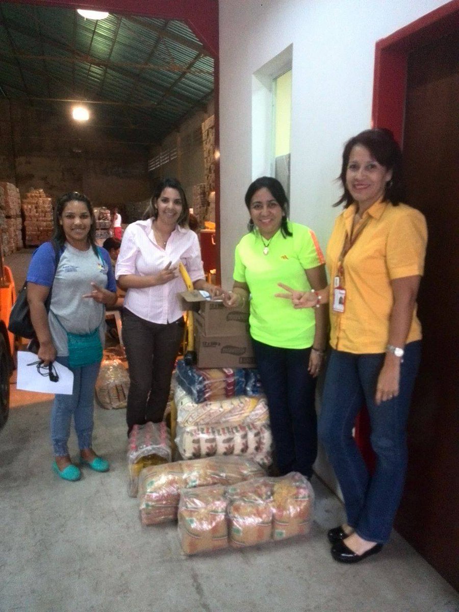 DGDeltaamacuro2's tweet photo. #JuventudEsRevolucion @GobLizeta @wabinokoida @americas615 donación de alimentos a @idennadelta por articulación de @FranciaLazarde https://t.co/dzXCz3Nfkh