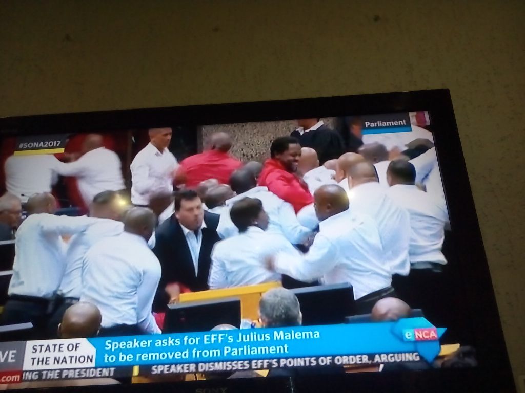 HaKai_Shin118's tweet photo. Dear SatAfrika
What kind of witchcraft/sorcery is this?! Ke boloi fela!! #SONA2017 https://t.co/TTr13OosAh