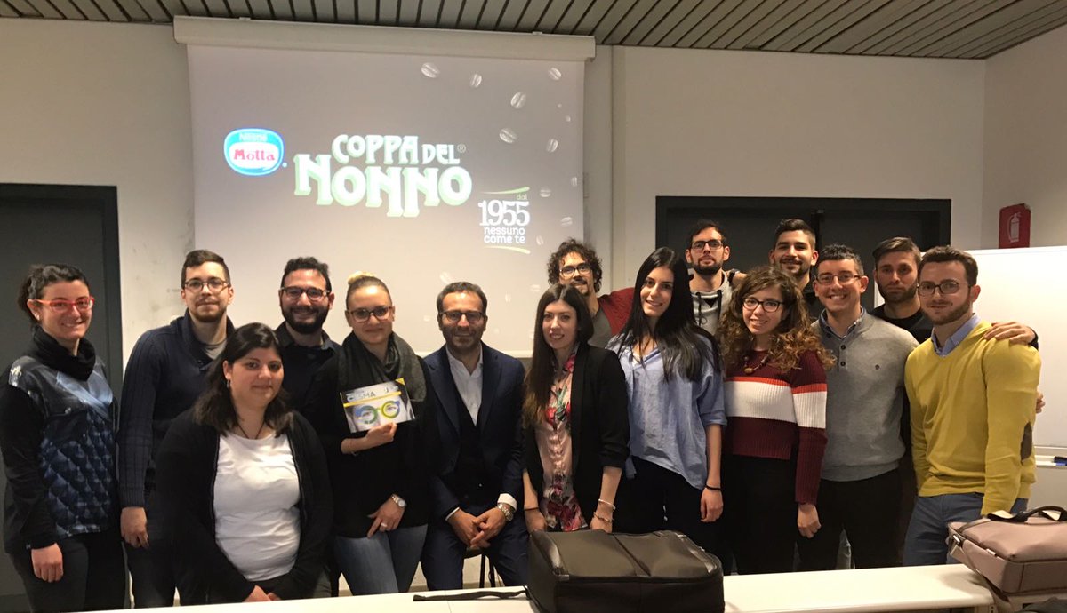 mastercesma's tweet photo. Al #MasterCESMA oggi abbiamo avuto il piacere di discutere di due interessantissimi #casestudy: #Maxibon e #Coppadelnonno della #Nestlè. https://t.co/ac9F230HK4
