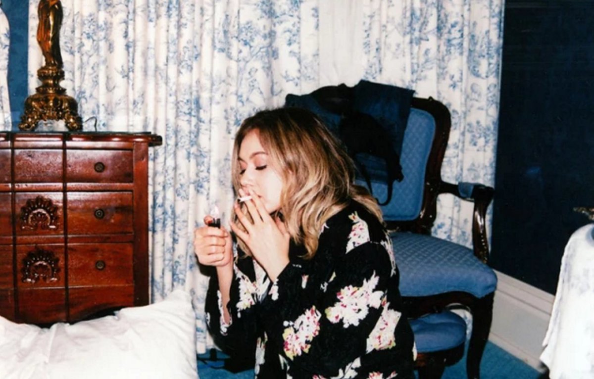 NylonMag's tweet photo. .@callmeDYLYN’s new song “Mimosa” is here to relax your spirit https://t.co/dT5yRpVSZx https://t.co/6NgBJhIoYN