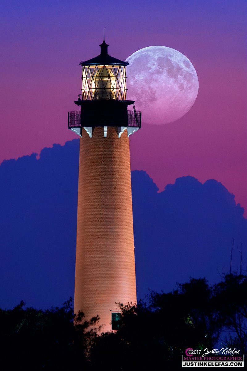 JKelefas's tweet photo. Moon over Jupiter Lighthouse at Twilight.
#LoveFL #Lighthouse #JupiterFL Buy Prints at https://t.co/HCnH6B7MZI https://t.co/GcdxJurkYa