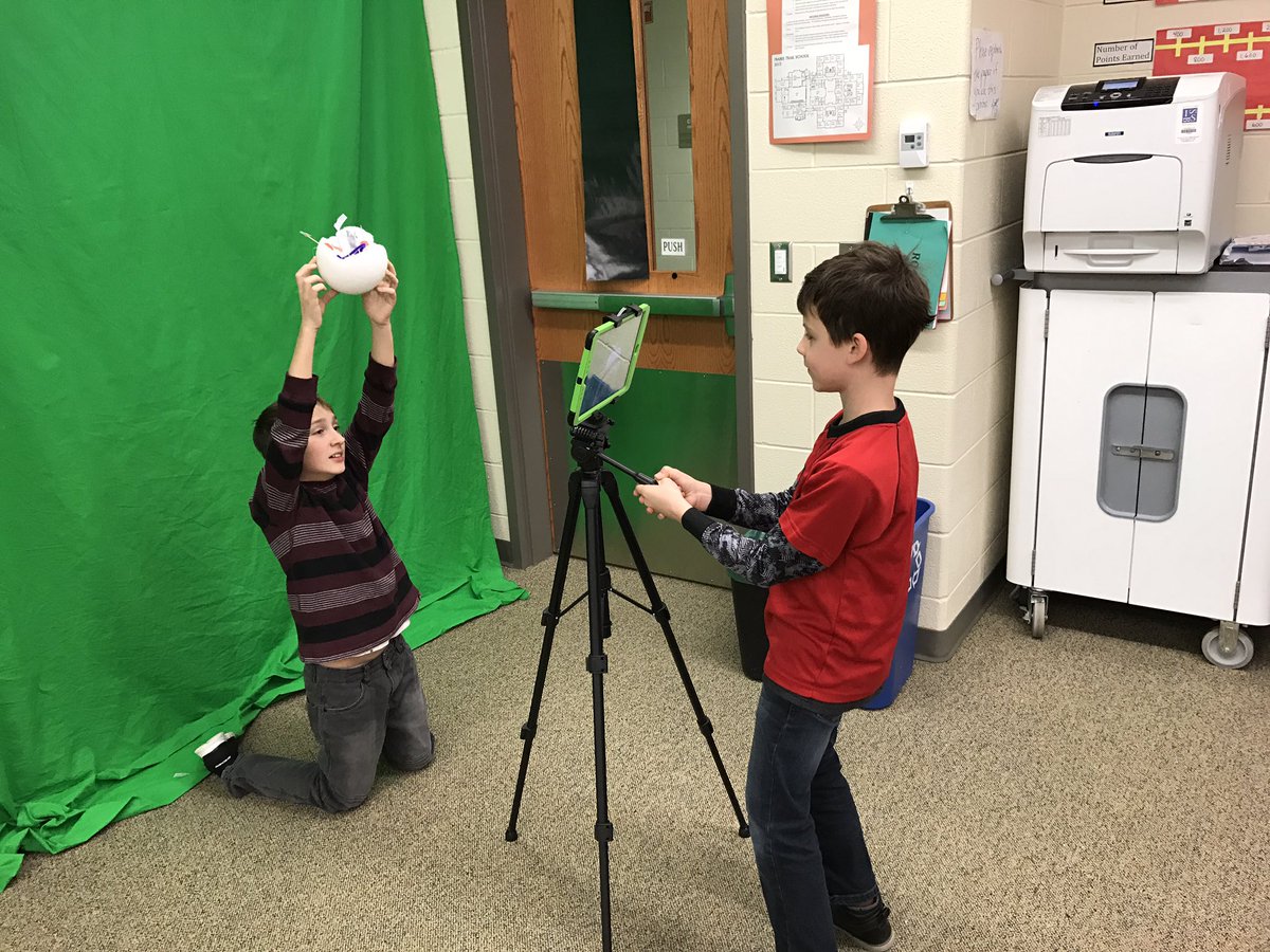MrsSilver56's tweet photo. @PTSLRC helping students with #greenscreen editing! #ourfuture #stem #steam #cellproject @d56achieve #ptpride https://t.co/dsMIWXKyPl