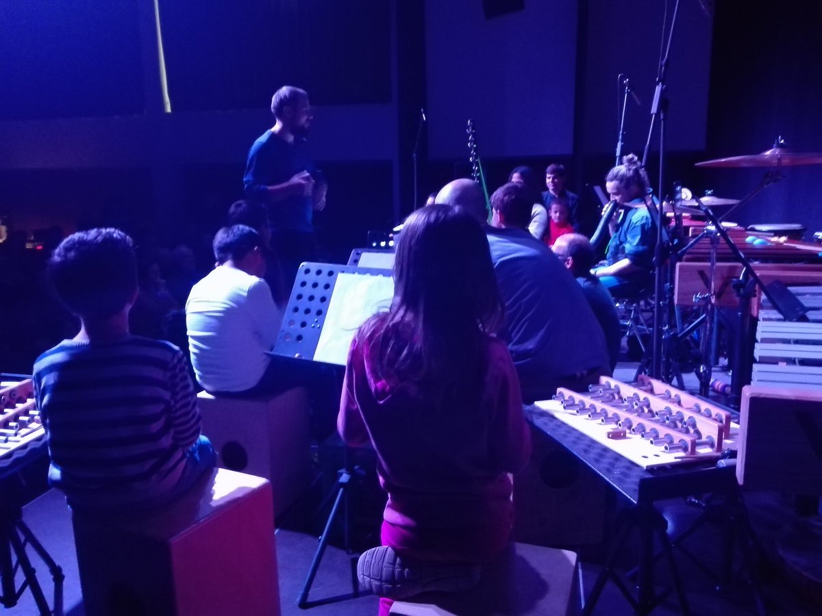 Integrasons's tweet photo. Seguim creixent de la mà de la música. Molt feliços de presentar l'Orquestra Pre-infantil #DoAcords al @ccalbareda #poblesec https://t.co/jYqDmvGERO
