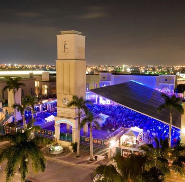 UEventGroup's tweet photo. In this beautiful place will be playing #GodSavetheQueen this #march #24 @MiznerParkAmphi @eventbrite @DiosSalveOK #uevent #moveyourwolrd 🌎 https://t.co/wAK43rzbj7