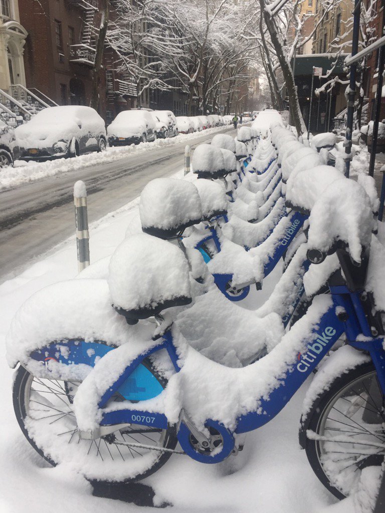 ReillyAlison's tweet photo. Guess I won't be Citibiking today! #snowday #NY1snow https://t.co/w14RJEdBpE