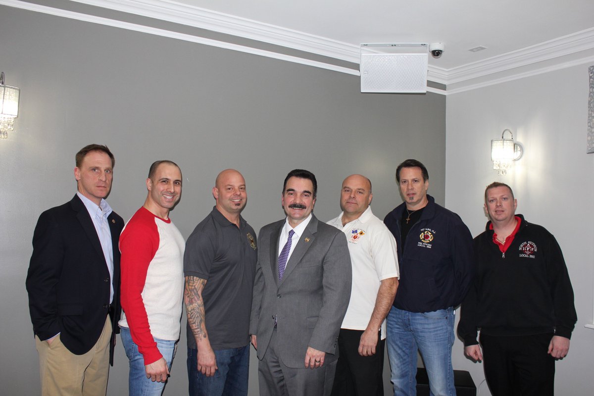 PFANJ_IAFF's tweet photo. PFANJ 1st District Hosts @VincentPrieto @vincentprietoNJ in front of packed house in Union City.  @Iaff3950 @NewarkFire @IAFFNewsDesk https://t.co/ggKhwoimMG