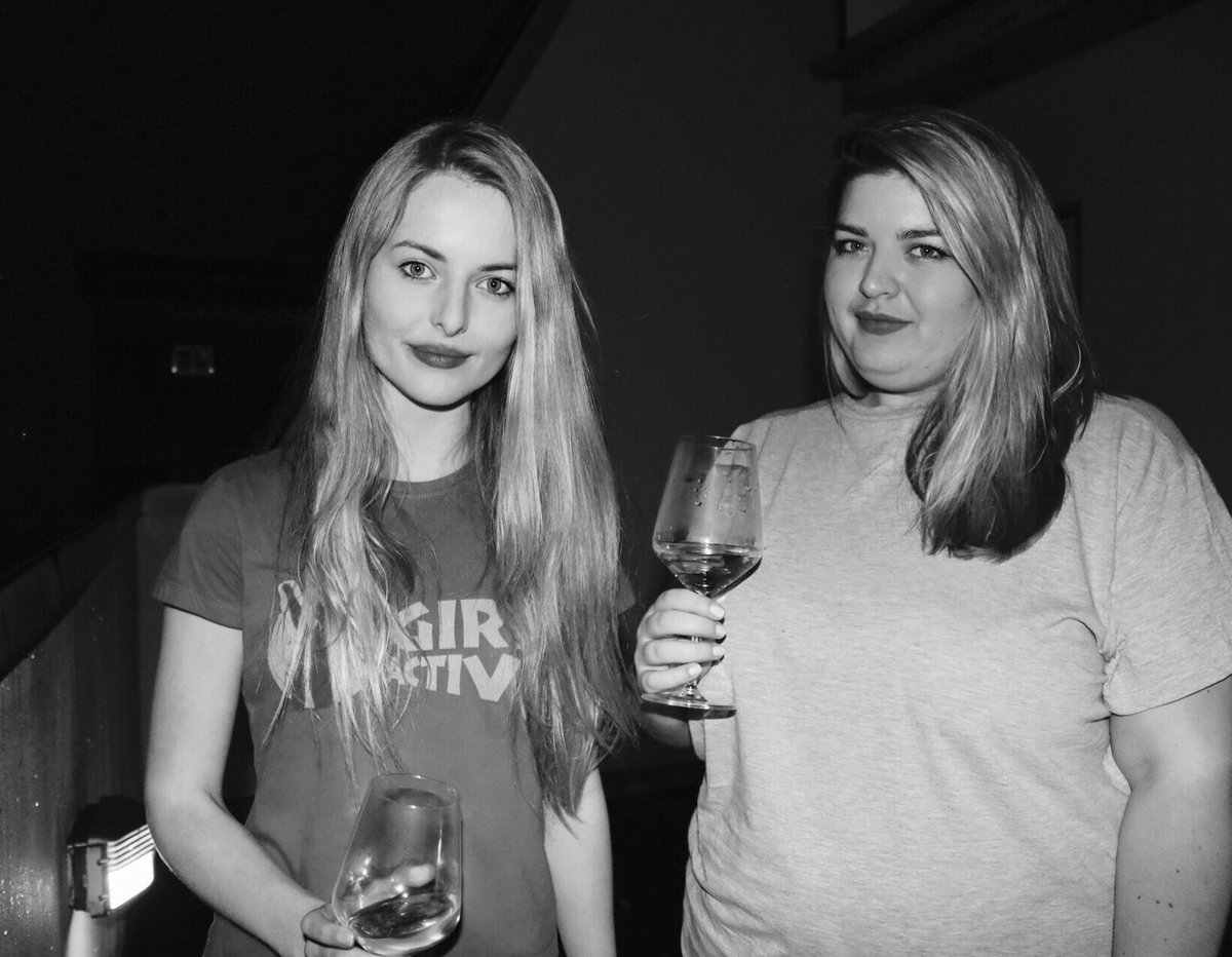louisesweeney_'s tweet photo. 'No pictures plzz' πΈ #EventHopping #InPjs #NoPicturesPlz #papped #jk #SlumberParty #sleepover #pjs #pizza #wine #BlackAndWhite #losers #fun https://t.co/lQlOvKvzuC