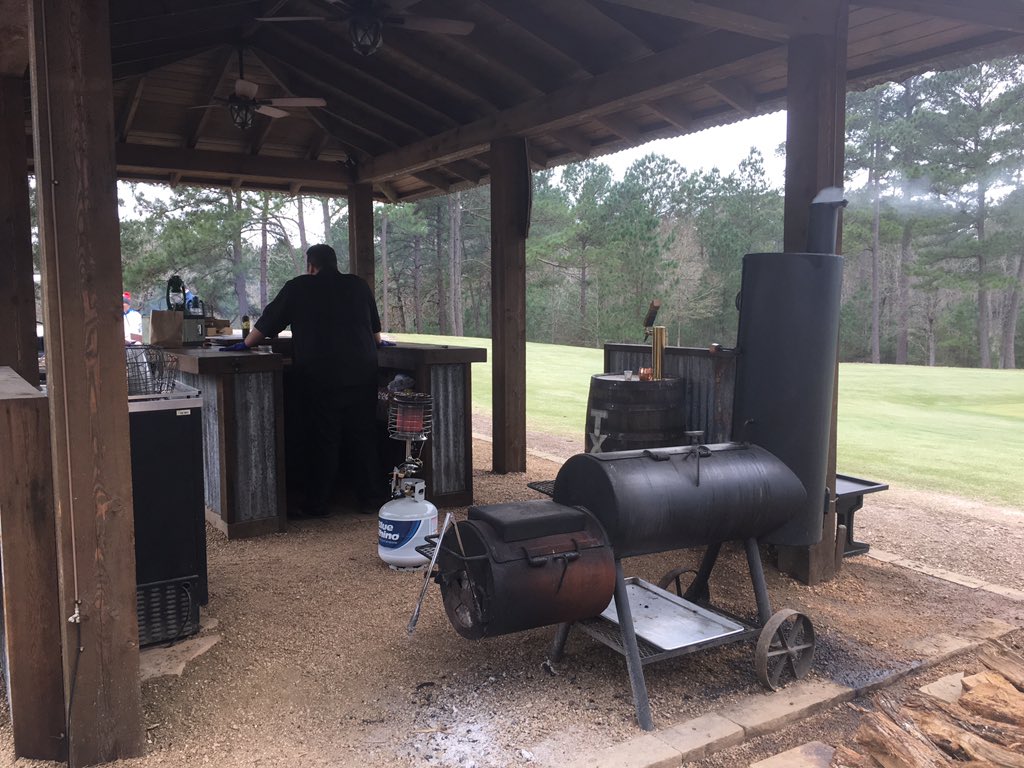tyhale14's tweet photo. @btreadwell18 @LinksGems @KaneSearch BlueJack National has a smoker, kegerator and whiskey on the 12th tee https://t.co/Ivuls47LZk