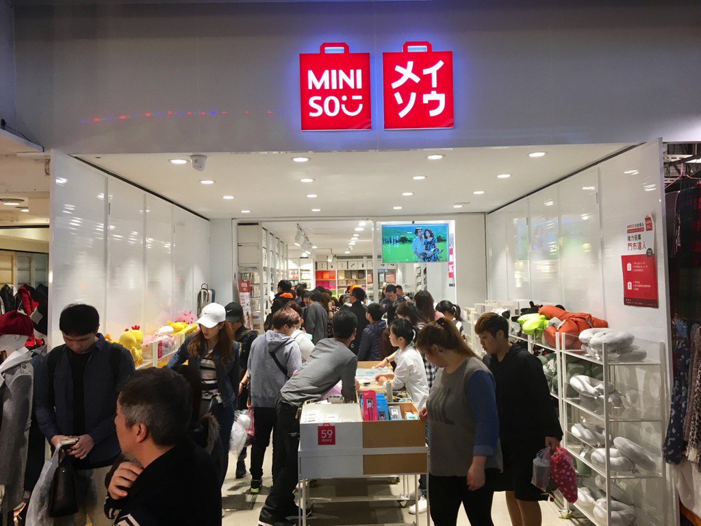 bernardbuono's tweet photo. #retail Miniso ou un Canada Dry du retail : offre de Muji, logo de Uniqlo. 100% mystification https://t.co/gaSY4Ks1LY