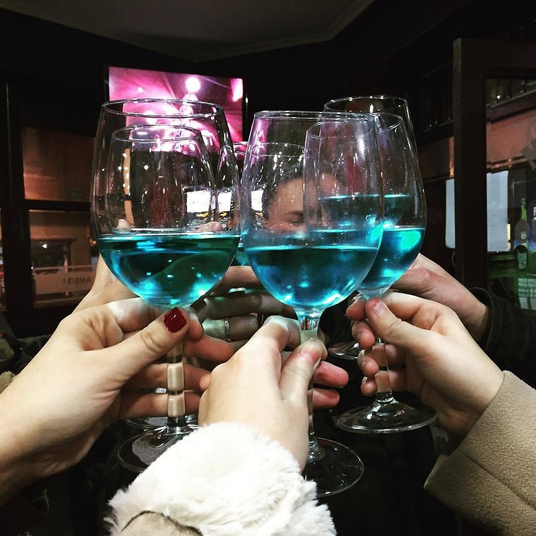 PostureoWine's tweet photo. #Vino #Postureo 😃💙🍇 ¡Los mejores momentos son los que tu buscas! 👉 https://t.co/r9293VkgnE 🔭🌎 #Jumilla #Murcia https://t.co/BZP4q5QwKI