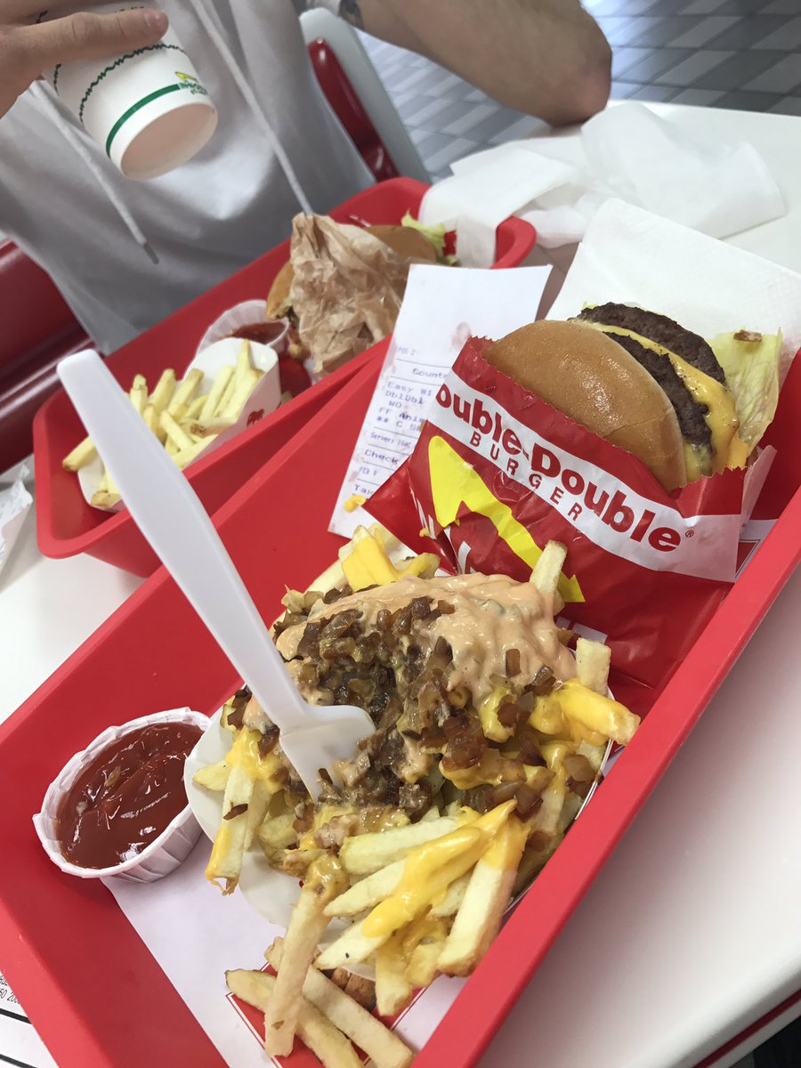 DJRanKan's tweet photo. RT if you think Buffalo needs a 
In-N- Out 😍 #SoGood

@innoutburger https://t.co/F3aTsSJXN7