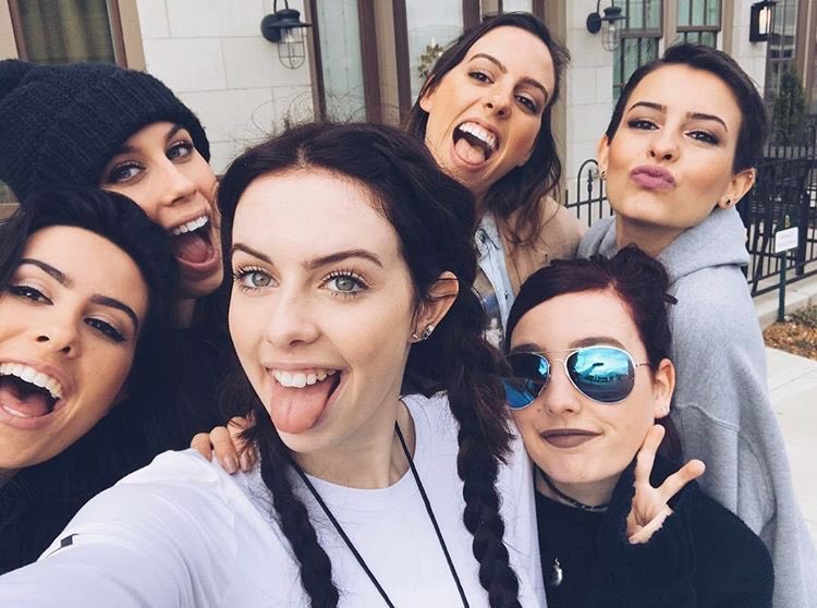 Cimorelliband's tweet image. HEY ITS AMY!!!
I'm hanging out on our app!! Come tell me about yalls lives!!!appsto.re/us/8p8nfb.i