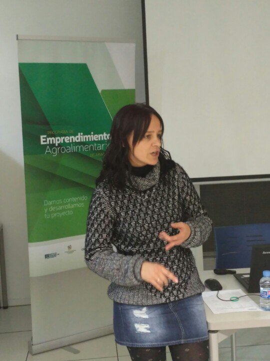 emprenderIAF's tweet photo. Y ya por último Inmaculada Lafita y terneravalledeaisa.es proyecto ganadero desde el Pirineo https://t.co/DLJUaErl0U