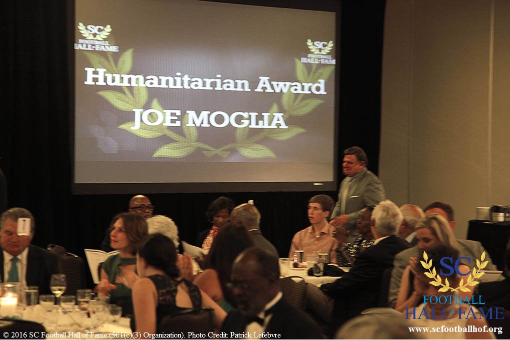 SCFootballHOF's tweet image. #ThrowbackThursday to #SCFHOF16 Ceremony when @CoastalFootball HC @CoachJoeMoglia received our 2016 Humanitarian of the Year Award! #BAM