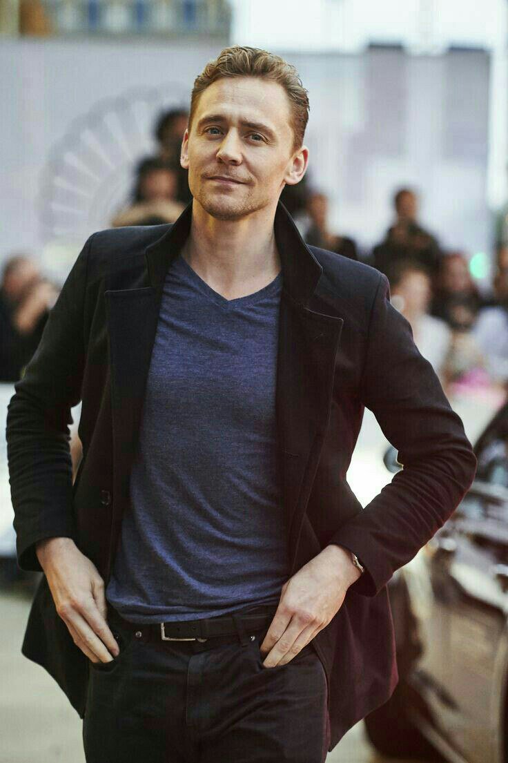 comixxxspn's tweet photo. УХ, С ДНЕМ РОЖДЕНИЯ САМЫЙ ГОРЯЧИЙ БРИТАНЕЦ💜✨
#HappyBirthdayTomHiddleston https://t.co/bWxdkxIPuV