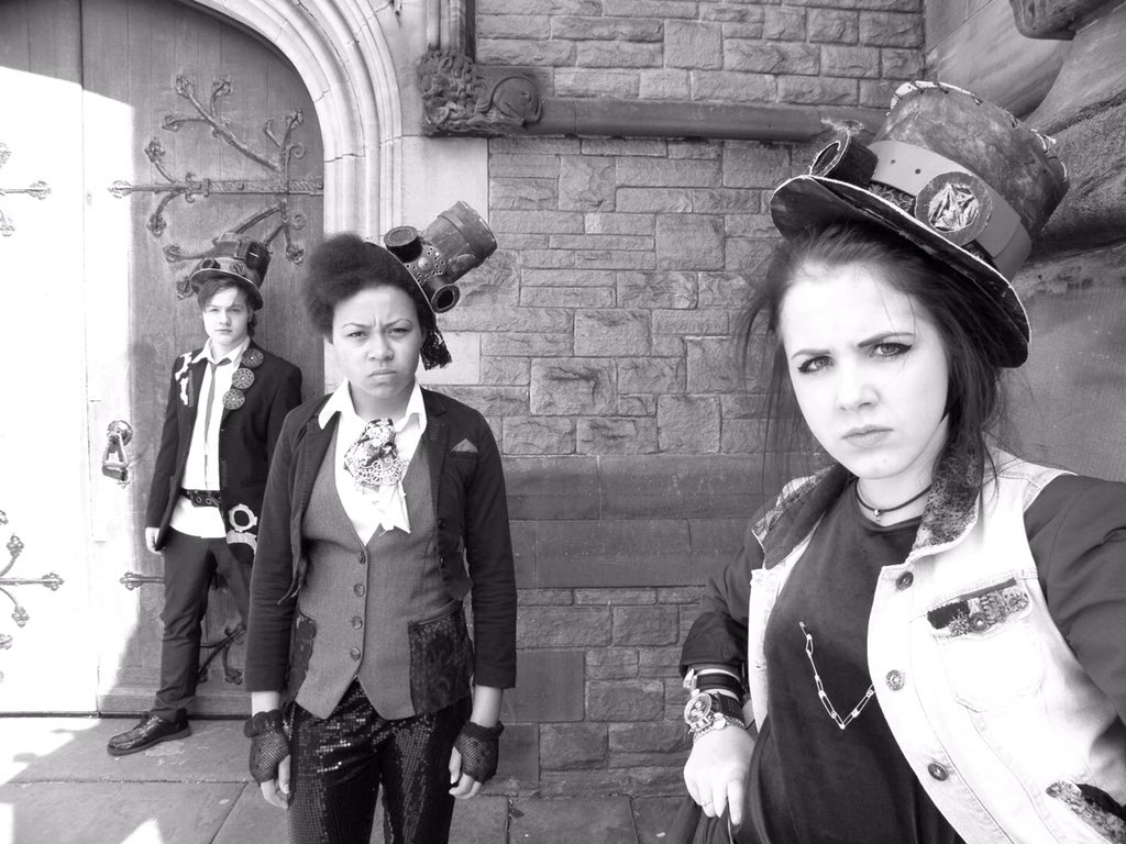 Theindiamay's tweet photo. Can't #believe this was nearly 3 yrs ago😮 missing the #stage can't wait to #treadtheboards again soon 🙃🤗#Olivertwist #artfuldodger plz fol❤ https://t.co/IZ6ZuoZHhy