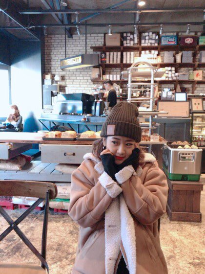 hyeyeon_pics's tweet photo. 🌸🌸🌸 https://t.co/LJkUZ2A2gb