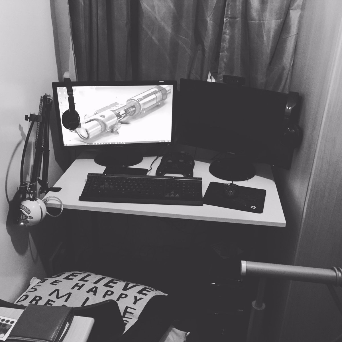 FloppyPenguinYT's tweet photo. Just a few upgrades to go! #budgetgamingsetup https://t.co/CKEFmkwUrv