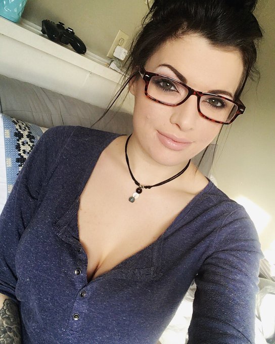 Starting to feel like me again. It's been a long road but it's finally getting better. Thank god for<a href="/tag/cysticacnesucks"class="tags"><span>#cysticacnesucks</span></a>