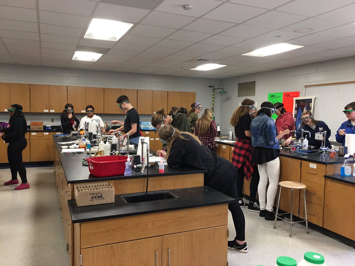 BobJonesHigh's tweet photo. How much moisture is in a kernel of popcorn? Ask Mrs. Windsor's Ss. #BJPatriots #mcslearn #percentcomposition https://t.co/BSz2f2z6Yz