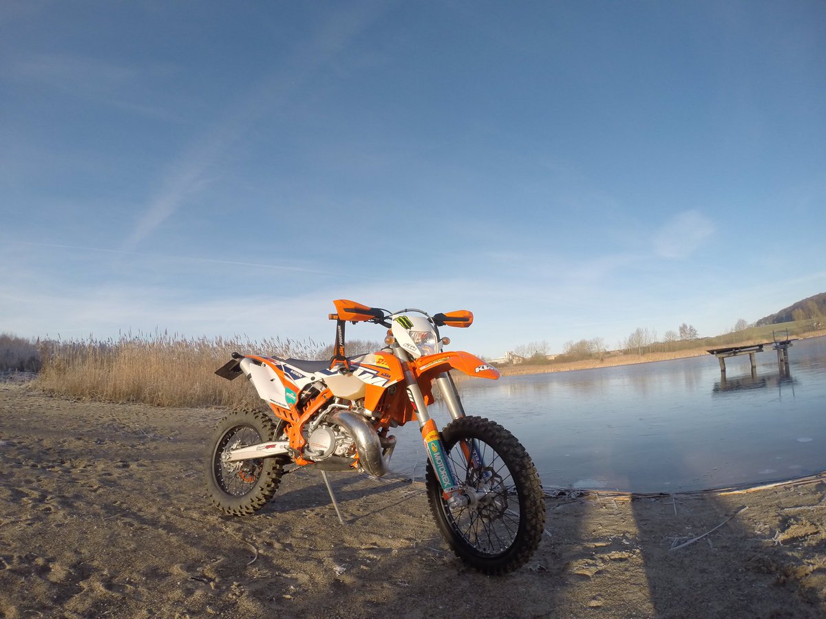 Eine Ausfahrt im Winter hat schon ist genau das richtige. Was für ein Spaß🤜💪🤛#ktmmotorcycle #ktm #exc #2stroke #durchdrehen #bisanslimit