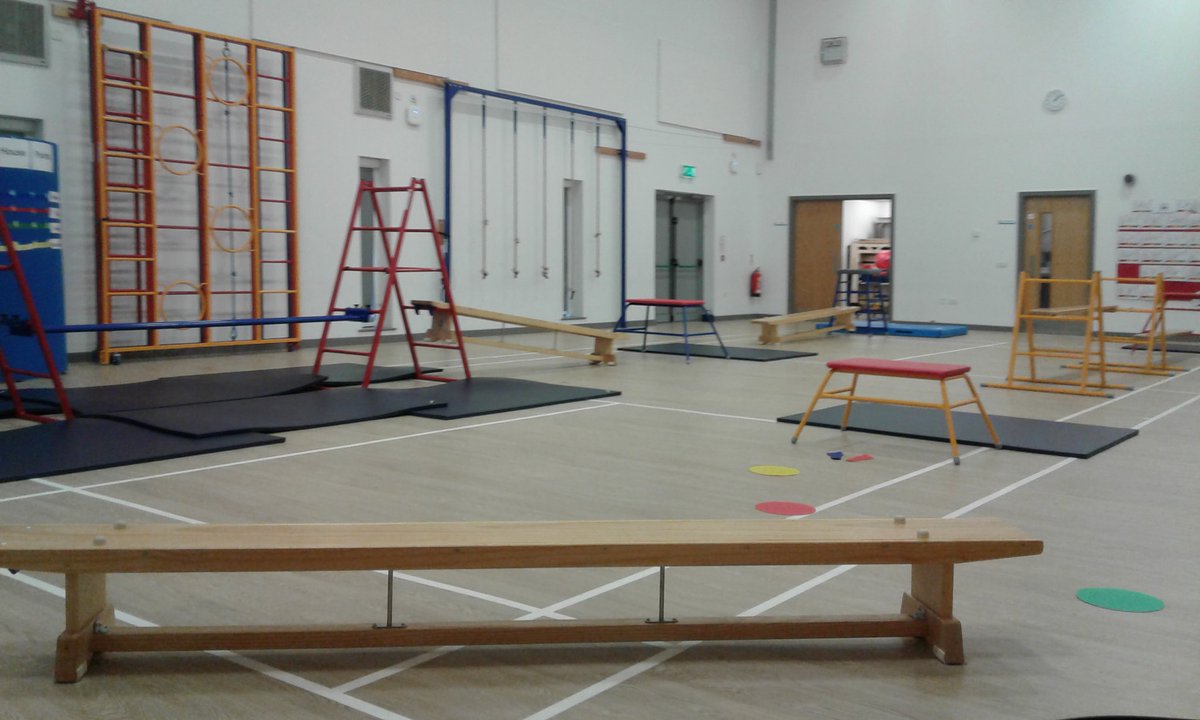 LtpeScheme's tweet photo. Great session this am developing climbing, balance, 2foot mount vault, jumping and landing. 4 rotations. #pegeeks #physed @receptiveteach https://t.co/lo07V5o01S