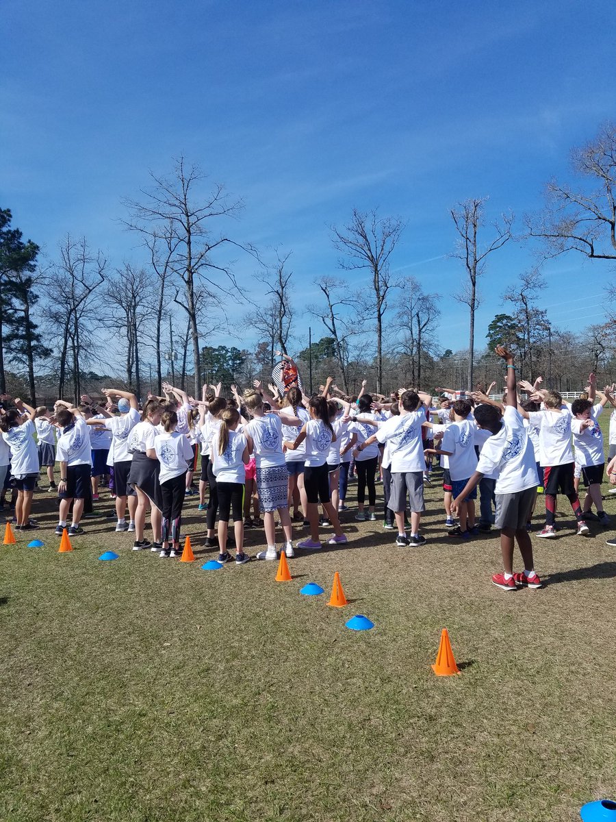 hubbardbbis's tweet photo. Stretching! #runwithbbe https://t.co/OynMkKeWW1