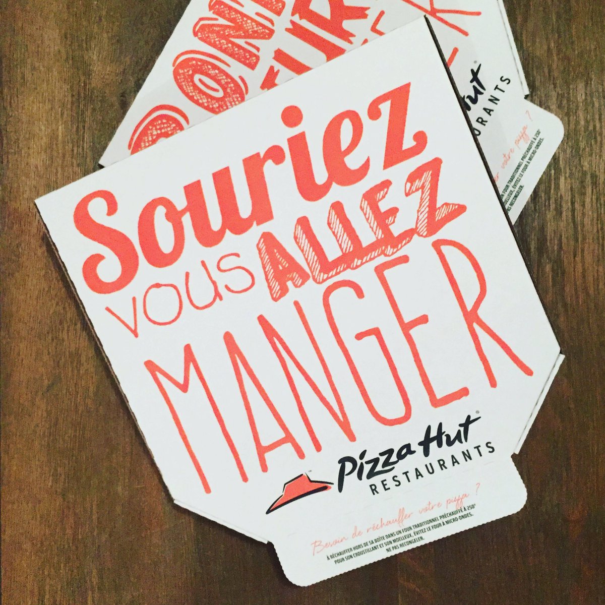 mangue_fraize's tweet photo. 😍😍😍I'M SO HAPPY !!!! Heureuse, émue et fière de vous présenter ENFIN mes boîtes à Pizza du sourire de #PizzaHut #design #🍕 #crea #creation https://t.co/GZQRlsqJRe