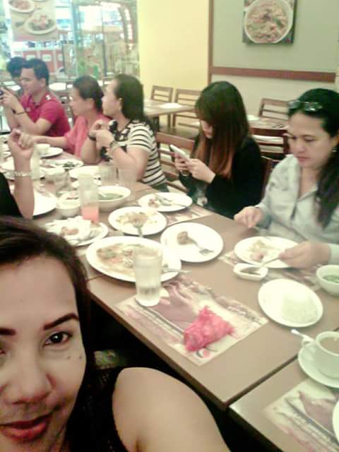 MaeriK13's tweet photo. After class may family dinner, but nakiki twitter party ako...LOL
Nilamon na ba ako? Nakacapture talaga ni tita.haha
#AMIHANirreplaceable https://t.co/ikUzIDpwZ8