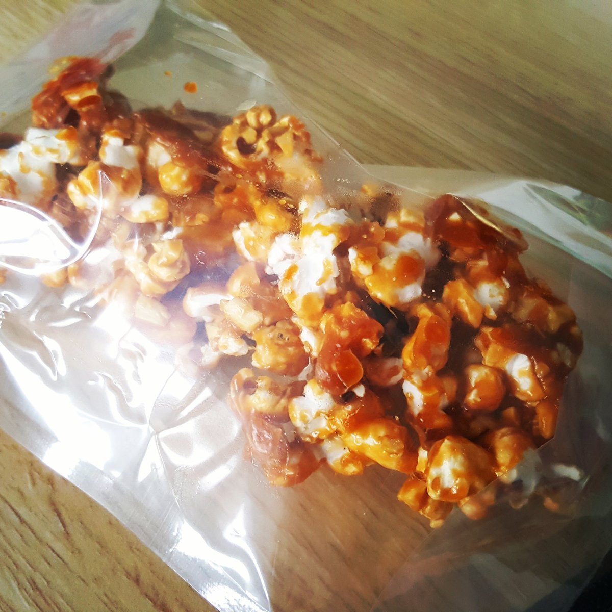 andrewtwx's tweet photo. Homemade popcorn by LC for the team. Yum yum.

#smartphonephotography #note5 #food #popcorn #singtelprepaidpd #singtelprepaid #homemade https://t.co/hH1JDqi5Qq